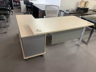 Modern desk l shape 66”x66”