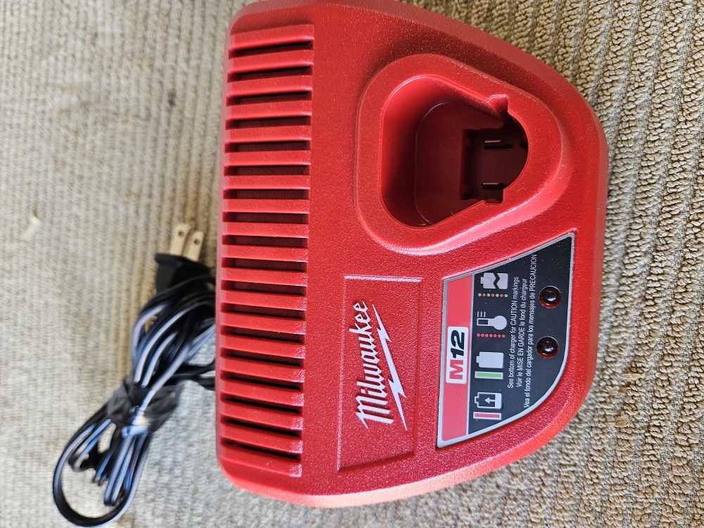 Milwaukee M12 Charger