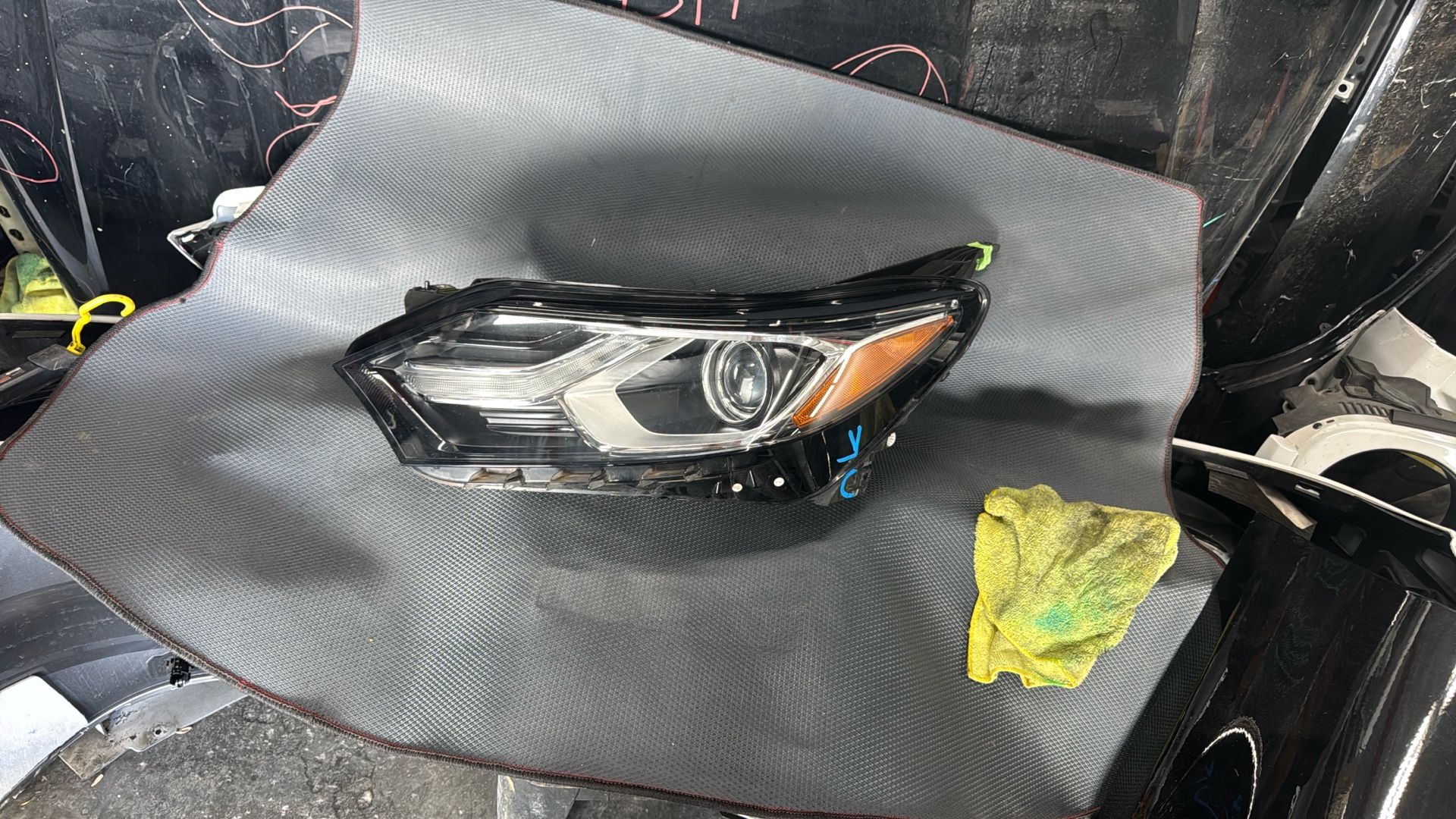 2019 2022 Chevy equinos left Headlight,