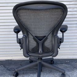 HERMAN MILLER CLASSIC AERON SIZE B FULLY LOADED DELIVERY AVAILABLE FOR A FEE 