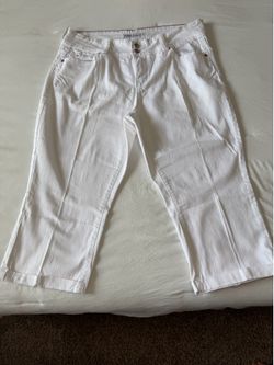 White capri jeans