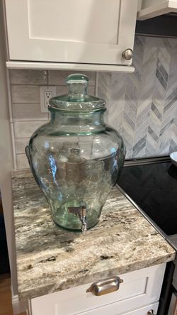 Sangria / punch glass jar with spout