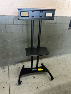 Base ajustable para TV con ruedas.   TV stand w/ wheels  adjustable.