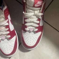 Nikes Valentines Size 6