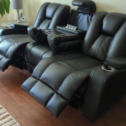 Leather Recliner Black, Almost New. 