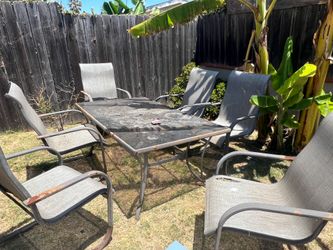Free outdoor patio set pick up only