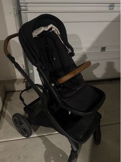 Nuna Stroller and Car seat with base attachment