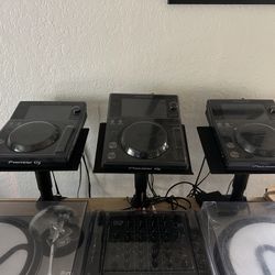 Gator Frameworks Clamp-On Monitor Stands