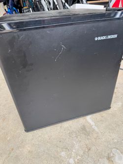 Compact fridge with freezer