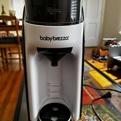 Baby Brezza Formula Pro Advanced Formula Dispenser + Bottle Maker Machine 