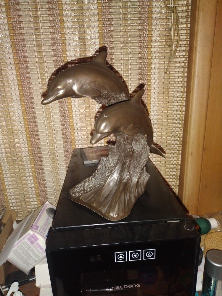 Heredities Dolphin Sculpture "Free Spirits"
