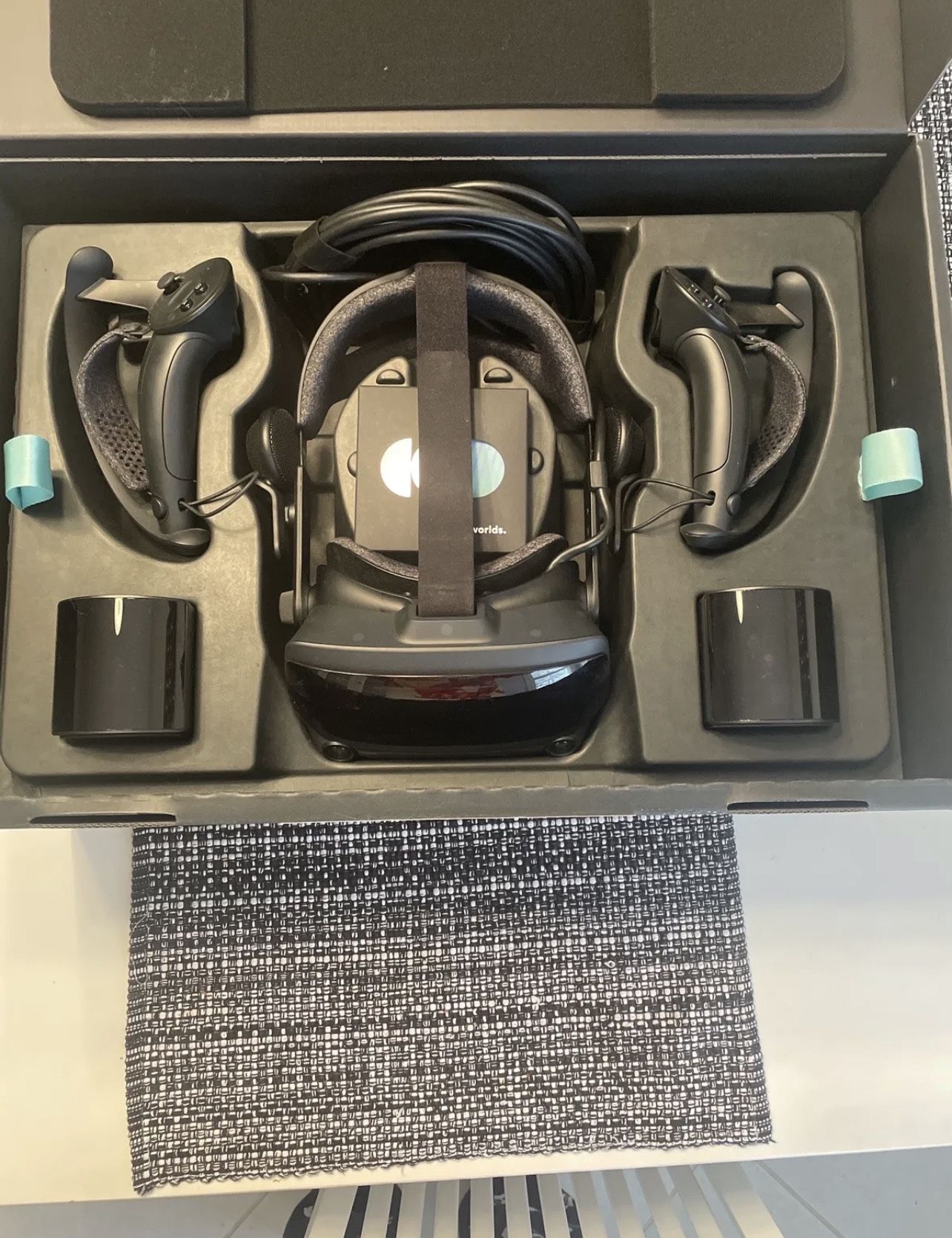 Valve Index Full VR Headset Kit - Base Station 2.0 Included - barely Used