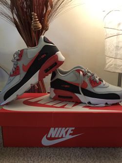 Nike Air Max Size 7Y woman