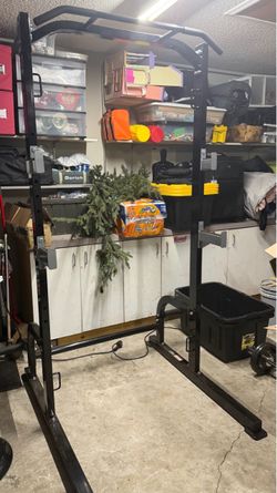 Squat Rack with Pull Up Bar  (WILL DELIVER!)