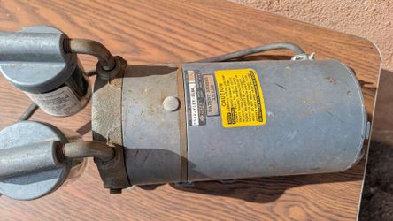 Gast Oil-Less Rotary Vacuum Air Pump w GE 115VAC 60Hz 1PH 1/4HP