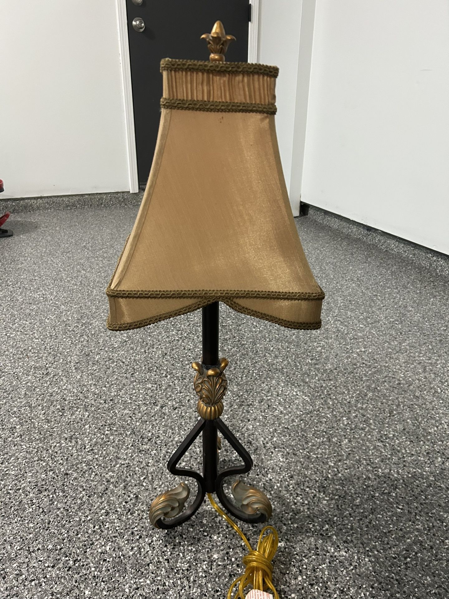 Antique Style Lamp
