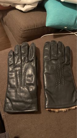Women’s Leather fur-lined gloves sized 9-9.5