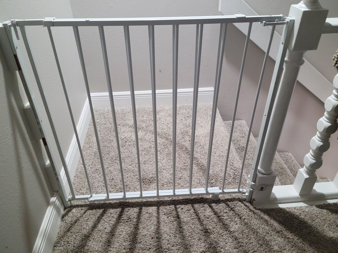 Expandable Baby/Dog Gate ( 2 gates)