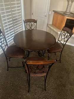 Round Table Seating For 4