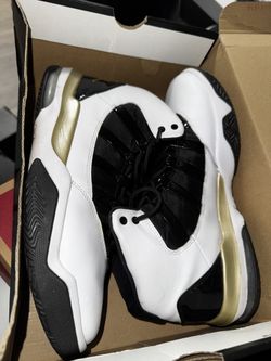 Jordan’s Max Aura White And Black And Gold 10.5