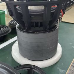 Mrmusicman Volcano 15 Inch Subwoofer In Custom Box 5500rms - $899