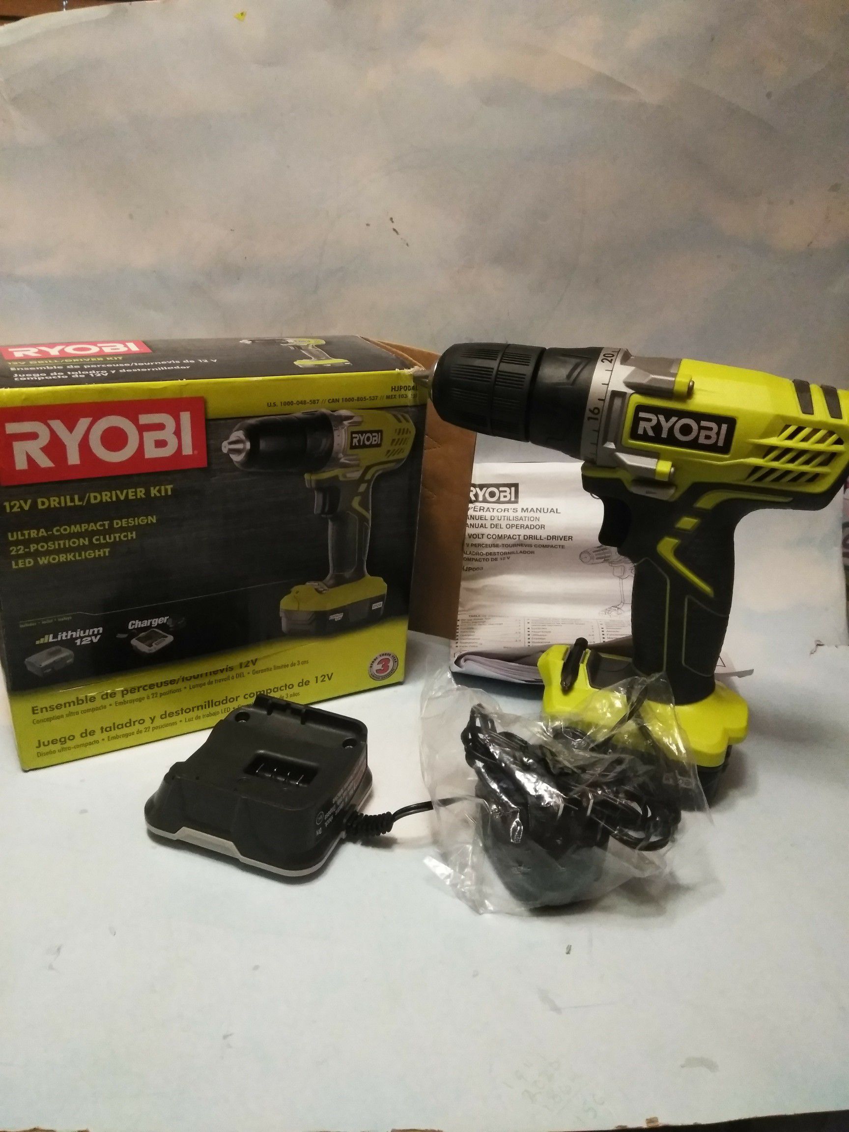 Ryobi 12 volt Drill / Driver Kit