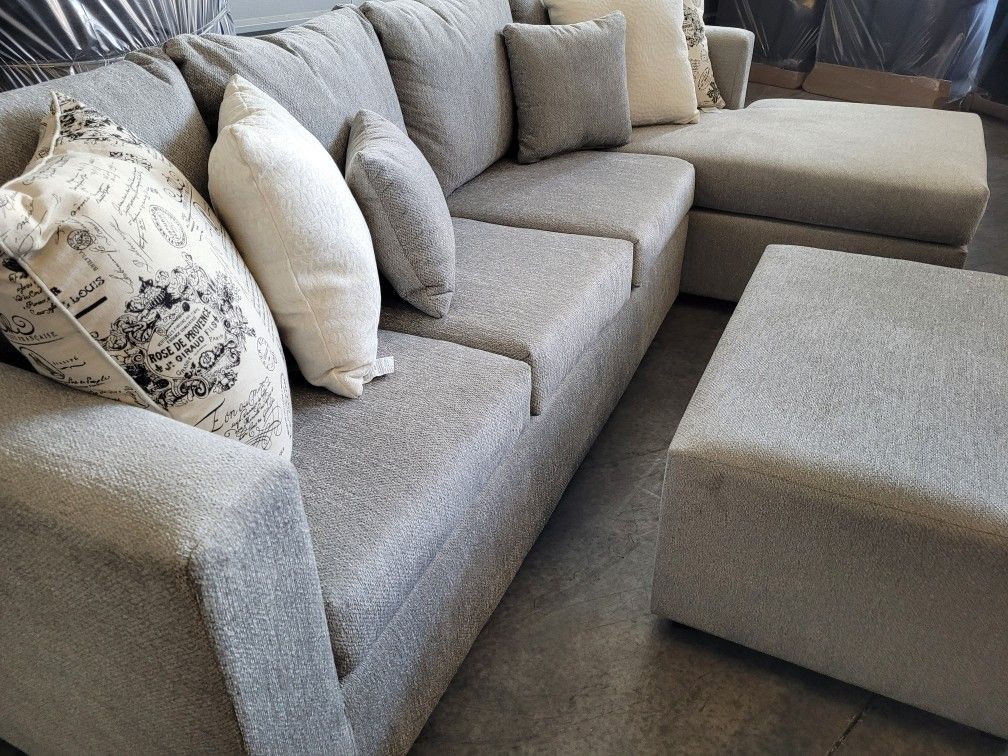 Brand New.   SOFA //CHAISE //SECTIONAL SET 