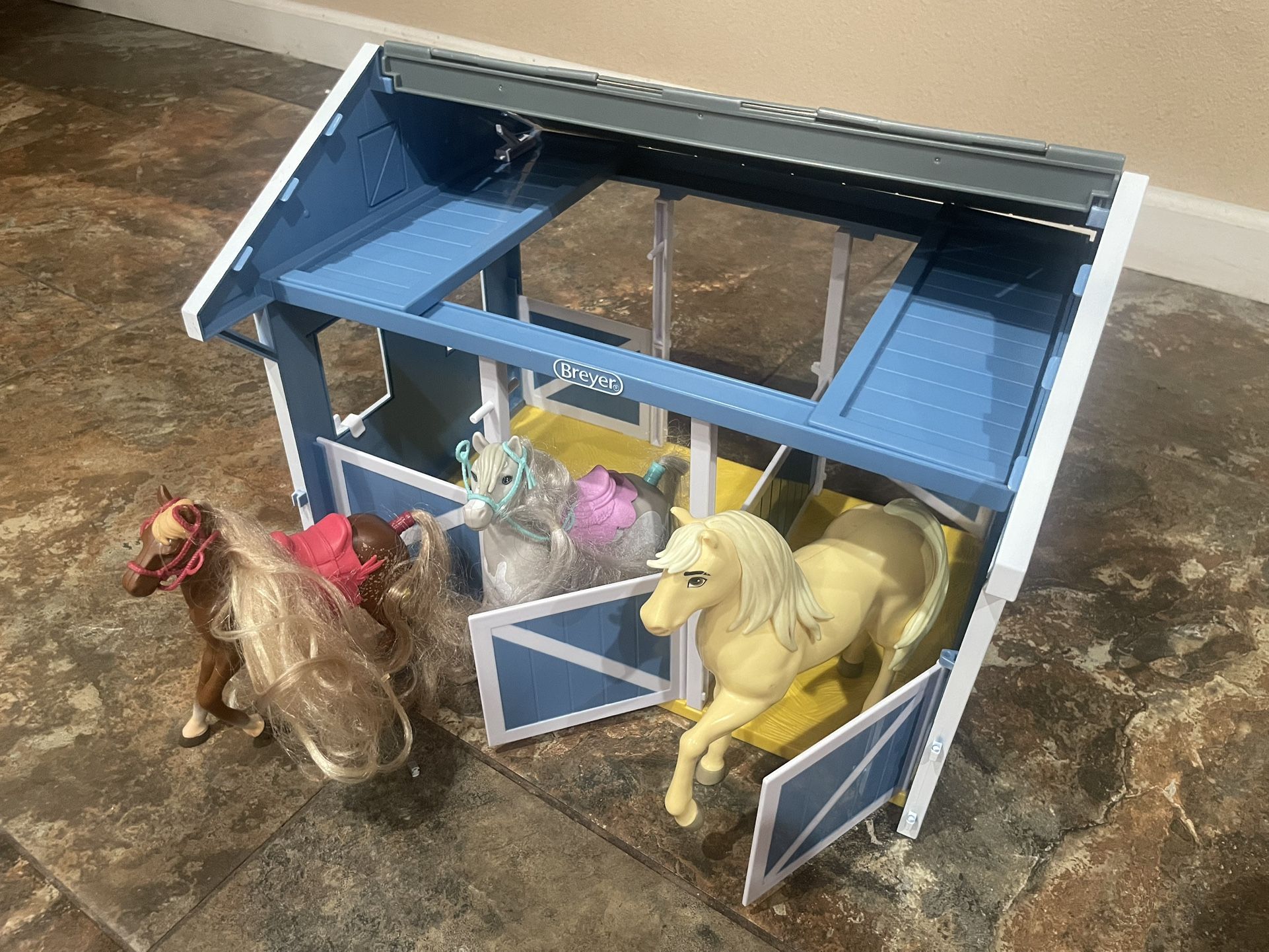 Bryers Horse Barn Toy