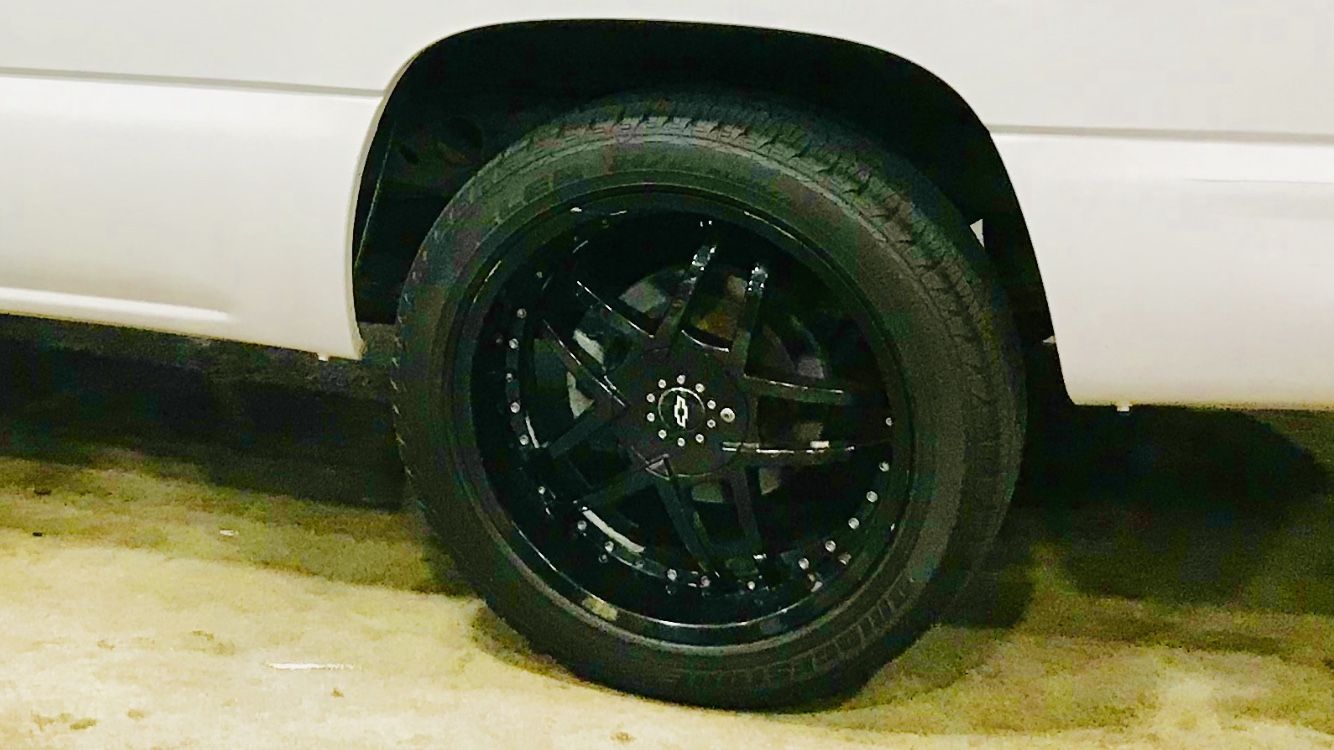 22” 6x5.5 Chevy Silverado wheels and tires