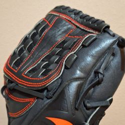 NEW Nike MVP Youth Glove 11.5 Inches Right Hand Throw