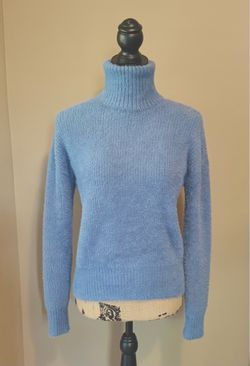 Women’s Soft Blue Turtleneck Sweater - M