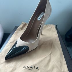 Alaia Women’s Tan Suede And Patent Leather Heart Size 40