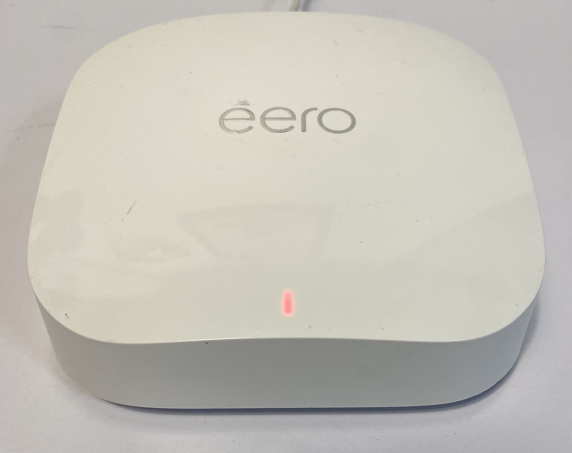 eero Pro 6E Tri-Band Mesh Wi-Fi 6E V010001 white. (#580)