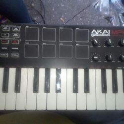 Akai professional mpk Mini Laptop Production Keyboard