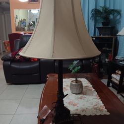 Lámpara De Noche Color Beys Y Base Cafe.en Buenas Condiciones