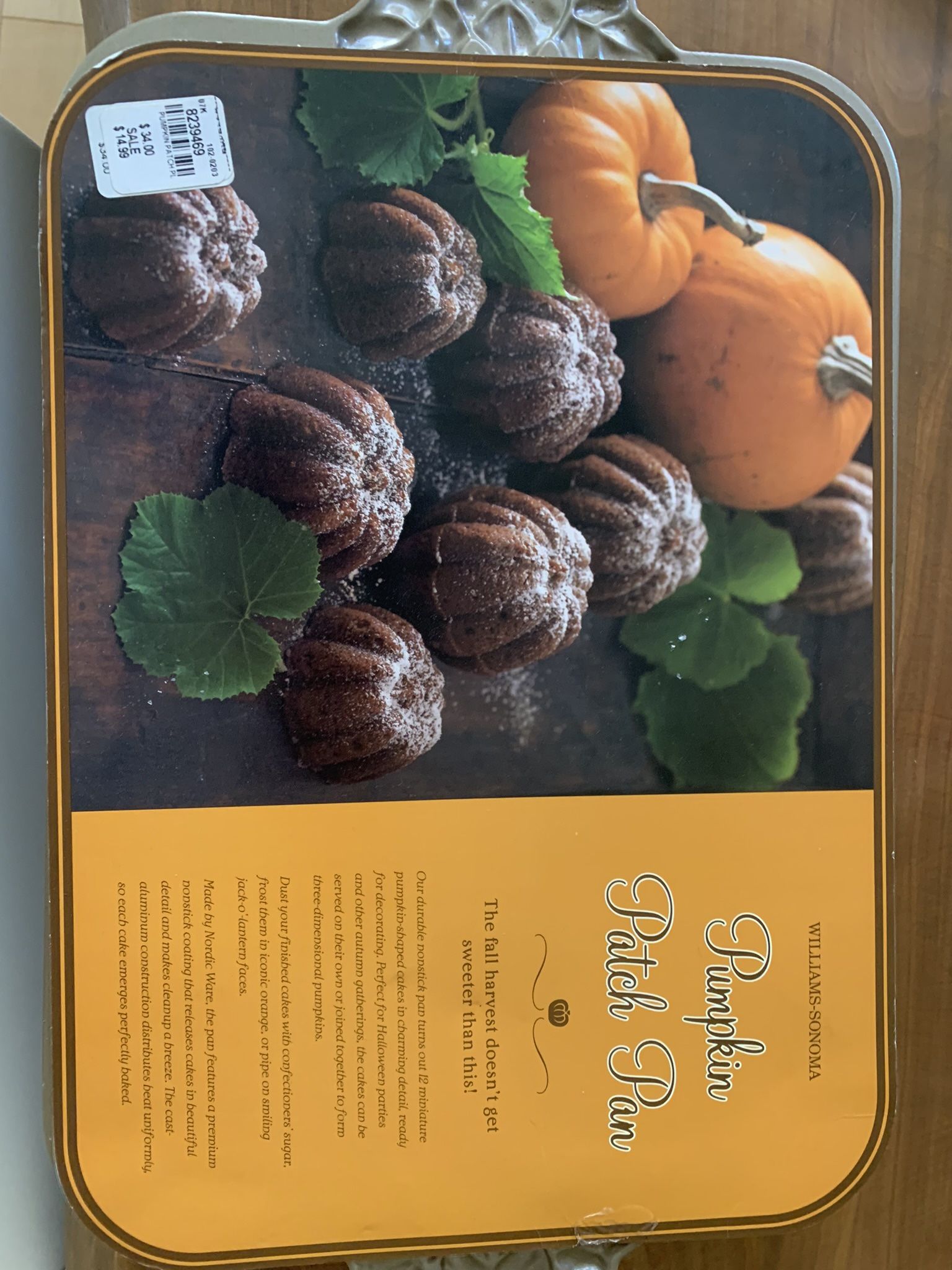 Stunning William Sonoma, Pumpkin Patch Pan