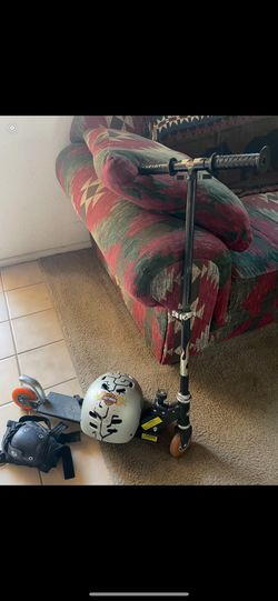 Harley Davidson Scooter with helmet and pads. $40.00 Firm