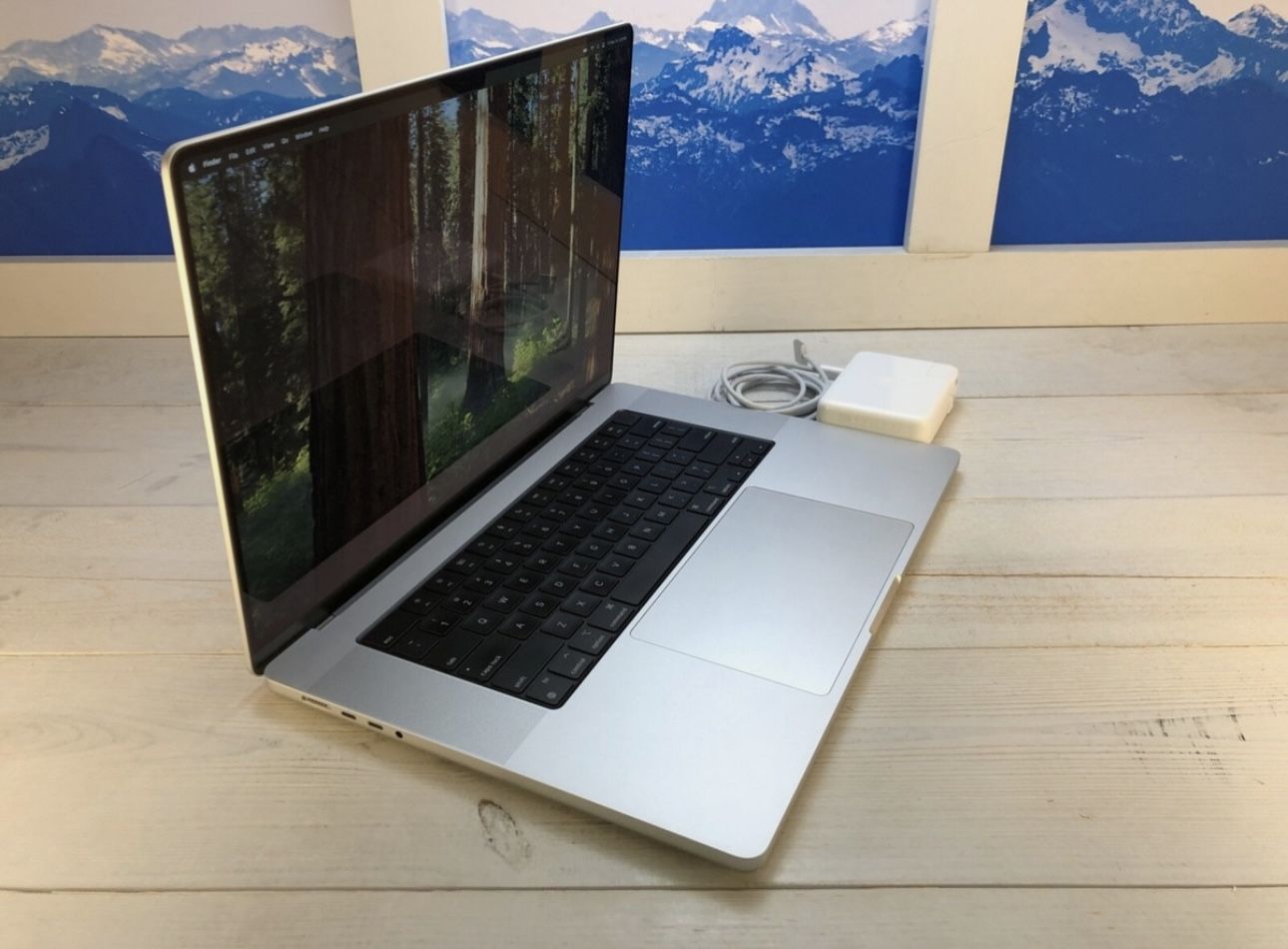 Apple MacBook Pro (2023) 16-inch - Apple M2 Pro