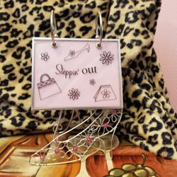 Shoe Design photo Stand  ,stands 11 Inch High by 7 Inches Wide  90 Picture Inserts 6 Inches Wide by 5 Inches wide  Glass Cover Saying Steppin ' Out 