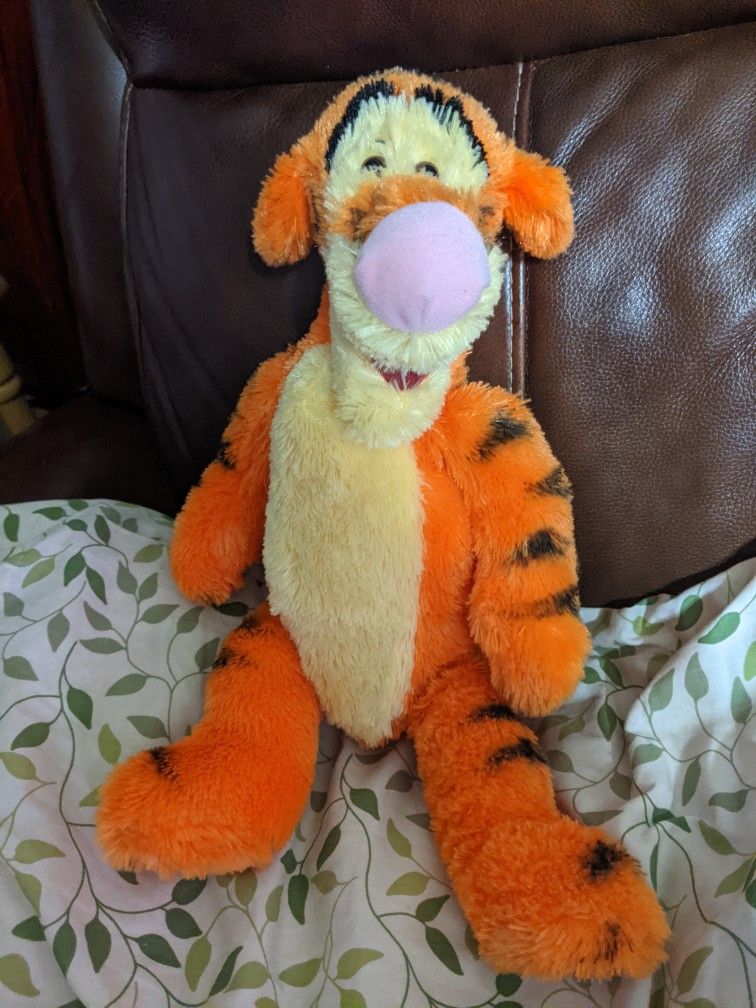 13-in Stuffed Tigger Plushie