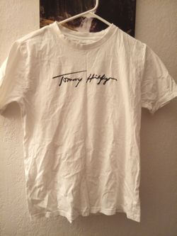 La camiseta es talla LG