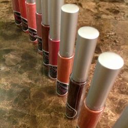 Natural cake flavored lip gloss
