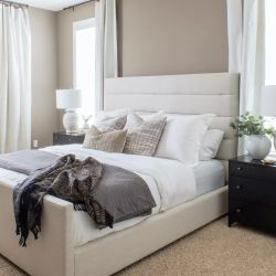 New FOUR HANDS DAPHNE BED CAMBRIC IVORY KING