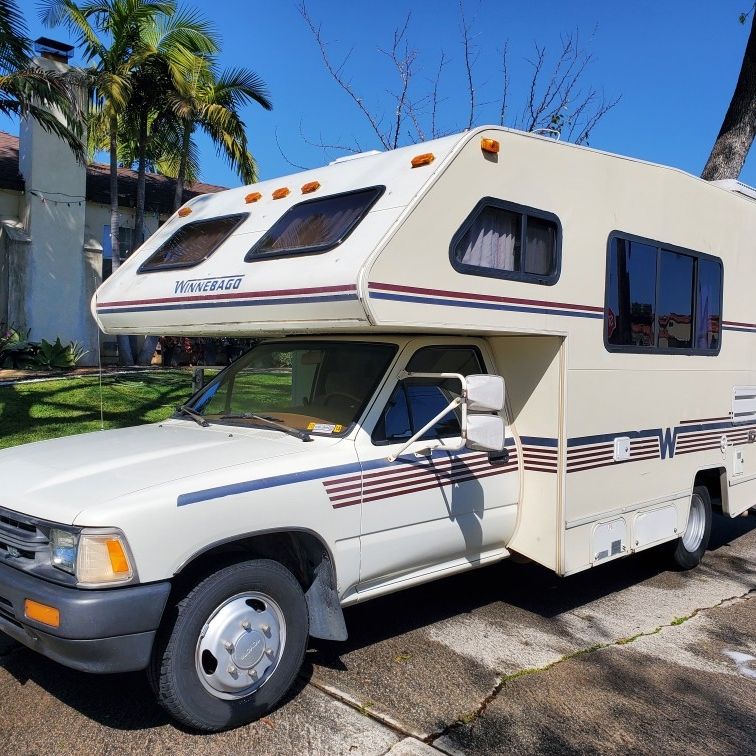 1990 Toyota Winnebago