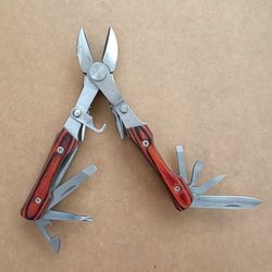 Multifunctional double-head pliers