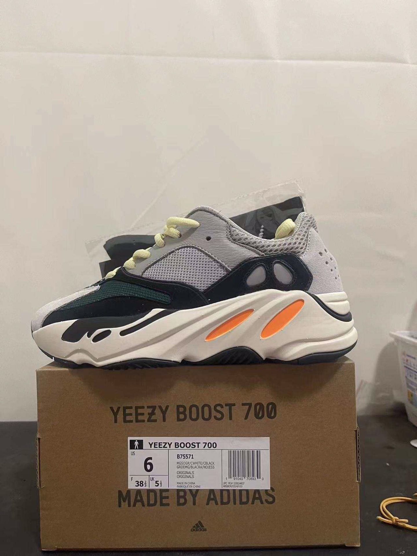 Yeezy 700 Wave Runners Size 6,7,8