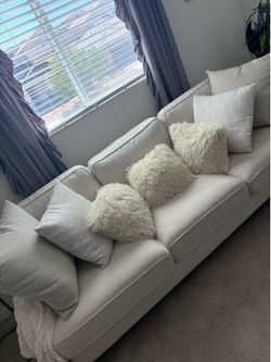 Creme Bench Chair