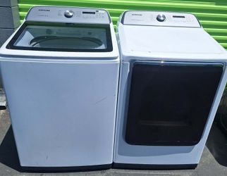 SAMSUNG WHITE SMART JUMBO TOP LOAD WASHER AND GAS DRYER