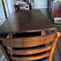 Kitchen Table And 4 Chairs