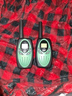 The product is a Topsung M-880 FRS two-way Radio